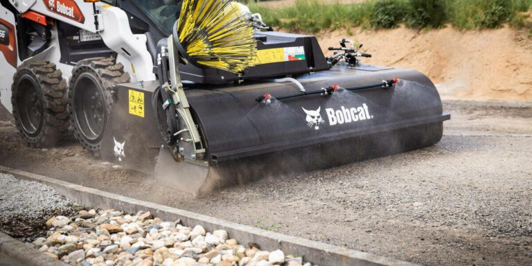 S66_Sweeper_road maintenance_June 2021_20210528_Bobcat_Road_att_08 Sweeper_road
