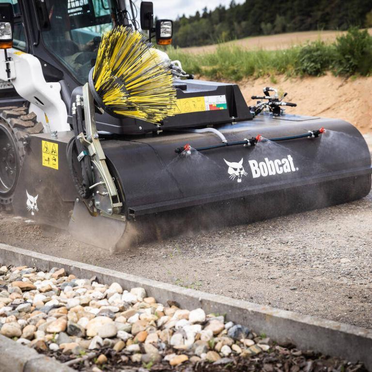 S66_Sweeper_road maintenance_June 2021_20210528_Bobcat_Road_att_08 Sweeper_road
